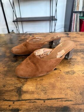 Universal Threads Brown Suede Slip-On Block Heel Mules size 8